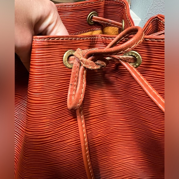 SOLD 🍂Louis Vuitton 🍂 Authenticated Vintage 1991 Epi Noe GM Brown Drawstring Bag - Picture 6 of 15